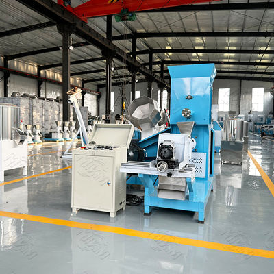 Tavuk Sarsıntılı Granül Pet Extruder Makinesi Yüksek Protein Kuru Doğal Kedi Maması Kedi Davranır