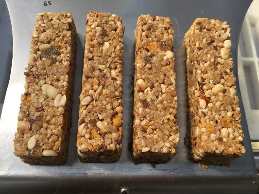 Makine / Fıstık Bar Kalıplama Makinesi Şekillendirme Yüksek Hızlı Düşük Gürültü Tahıl Bar