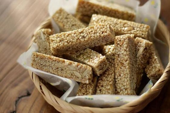 Fıstık Şekeri Gevrek Tahıl Bar Yapma Makinesi, Tahıl Bar Kesme Makinesi